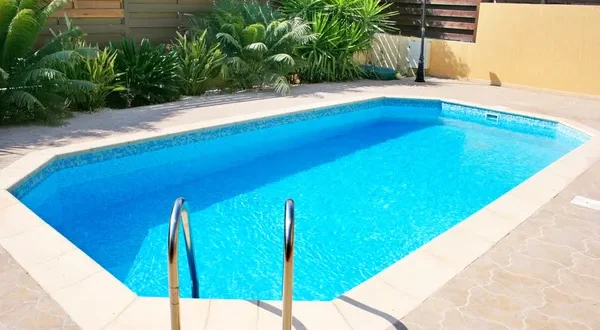 depositphotos_3898789-stock-photo-swimming-pool